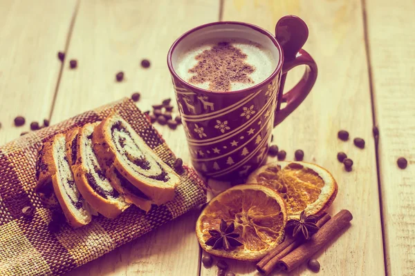 Kopje Koffie Met Een Patroon Van Nieuwjaar Kerstboom Gemaakt Van — Stockfoto