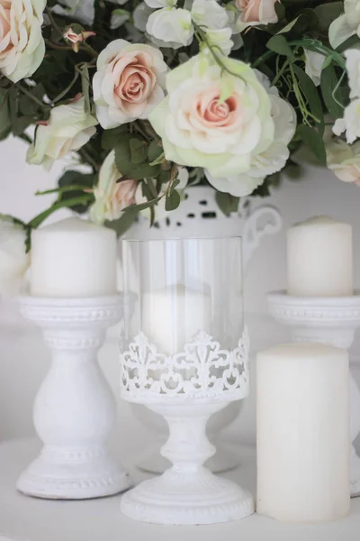 Bouquet Sposa Rose Bianche Vaso Decorazioni Nuziali Rosa Bianca Attributi — Foto Stock