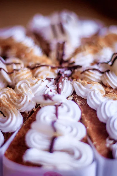 ケーキとクリーム クリームとスポンジ ケーキ お祝い — ストック写真