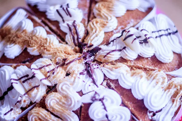 ケーキとクリーム クリームとスポンジ ケーキ お祝い — ストック写真