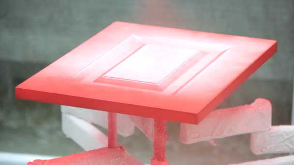 Mengecat Furnitur Kayu Video Lukisan Lemari Dapur Pintu Merah — Stok Video