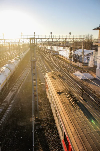 Ferrocarril Atardecer Transporte Público Transporte Personas Mercancías Viajar Por Ciudades — Foto de Stock