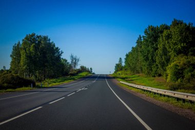 Boş yaz yol görünümü