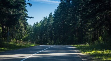 Boş yaz yol görünümü