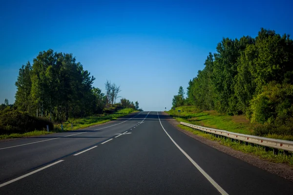 Boş yaz yol görünümü