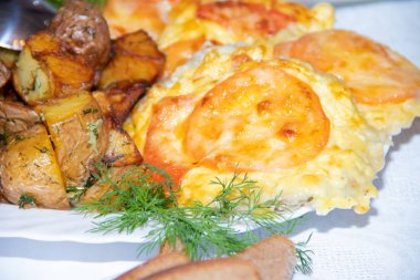 Tablo ayarı farklı hayaller yemekler ile düğün  