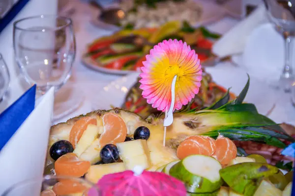 Configuração Mesa Casamento Com Diferentes Delírios Refeições — Fotografia de Stock