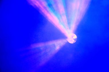 projektör renkli ışınları aydınlatma görünümü 