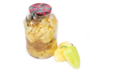 Taze turşu yağı ve limon kavanozu