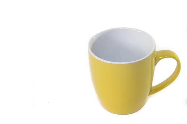 白い背景に分離されたカラフルなマグカップ — ストック写真