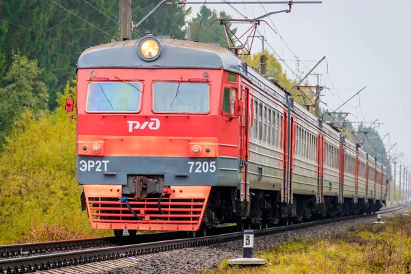 Росія 2018 Поїзд Рейках — стокове фото
