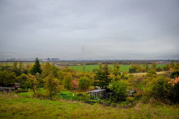 Güzel bir sonbahar parkı. Doğa, seyahat