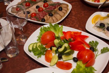 Tablo ayarı farklı lezzetli yemekler ile 