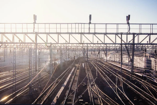 Järnvägen Vid Solnedgången Kollektivtrafik Transport Personer Och Gods Resa Runt — Stockfoto