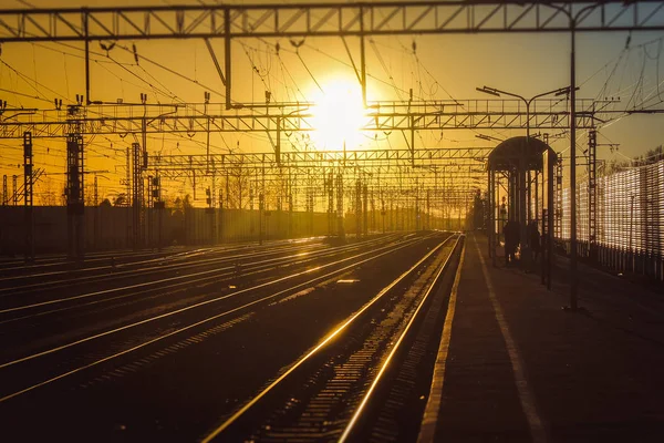 Залізниця Заході Сонця Громадський Транспорт Перевезення Людей Вантажів Подорожувати Містах — стокове фото
