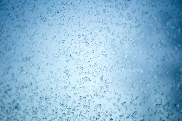 Padrão Janela Inverno Congelado Com Pequenos Vislumbres Sol Matutino Gelo — Fotografia de Stock