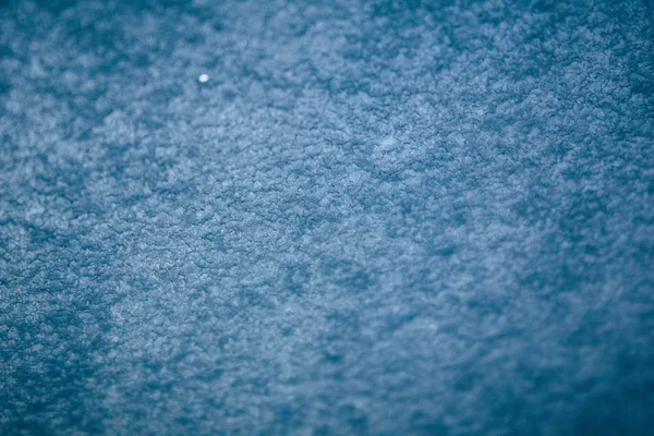 Muster Auf Gefrorenem Winterfenster Mit Kleinen Einblicken Die Morgensonne Eis — Stockfoto