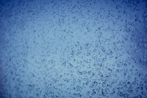 Пластырь Замерзшем Зимнем Окне Небольшими Проблесками Утреннего Солнца Фон Льда — стоковое фото