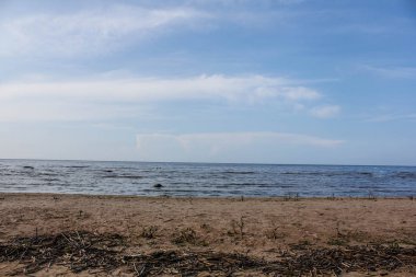 Gündüz, boş kum sahil