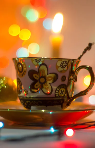 Şenlikli Masada Çay Ile Fincan Yakın — Stok fotoğraf