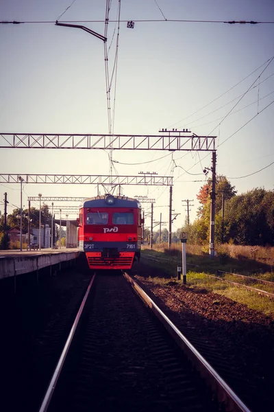 Tren Llegando Andén —  Fotos de Stock