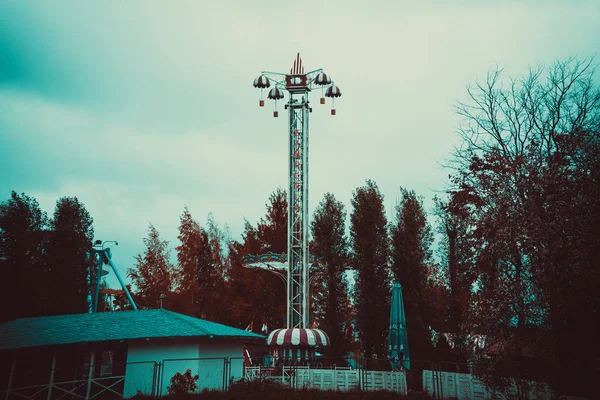 Vue Parc Divertissement Avec Des Carrousels — Photo