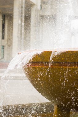 Çeşme, görünümü kadar yakın