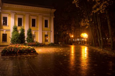 gece mimari aydınlatma görünümü 