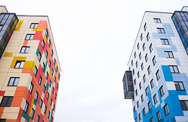 Vista Coloridos Edificios Residenciales Varios Pisos —  Fotos de Stock