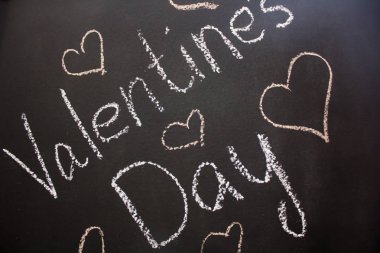 tahtaya tebeşir ile çizim el