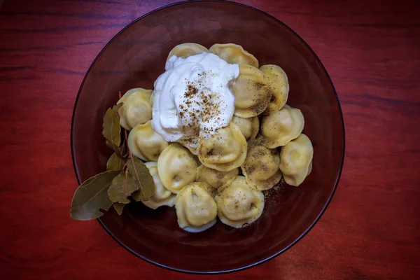 Castron Grămadă Găluște Delicioase Pelmeni Alimentar Tradițional Rusesc — Fotografie, imagine de stoc