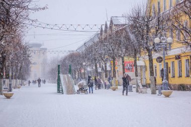 kış sezonunda karlı şehir sokak 