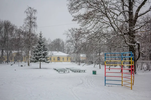 Besneeuwde Stads Straat Tijdens Het Winterseizoen — Stockfoto