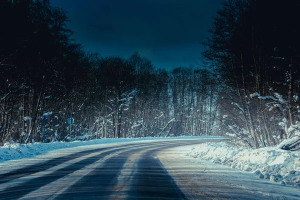 Snowy Winter Weg Reizen Met Auto — Stockfoto