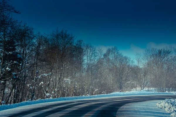 Snowy Winter Weg Reizen Met Auto — Stockfoto