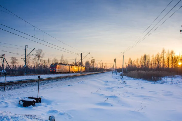 Comboio Russo Ferrovia Vista Inverno Pôr Sol — Fotografia de Stock