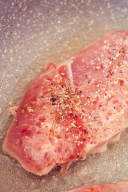 Üzerine kızarmış pirzola,