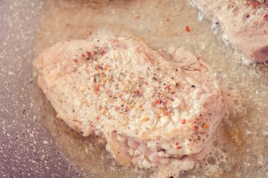 Üzerine kızarmış pirzola,