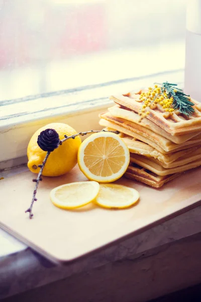 Waffles Vienenses Limão Ramo Mimosa — Fotografia de Stock