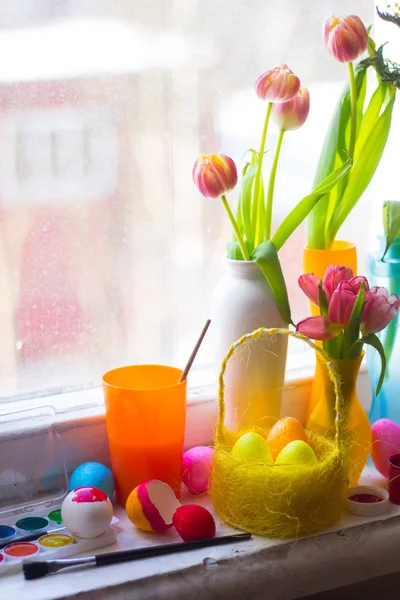 Œufs Pâques Dans Panier Des Fleurs — Photo