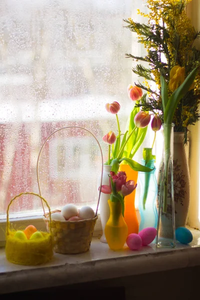 Œufs Pâques Dans Panier Des Fleurs — Photo