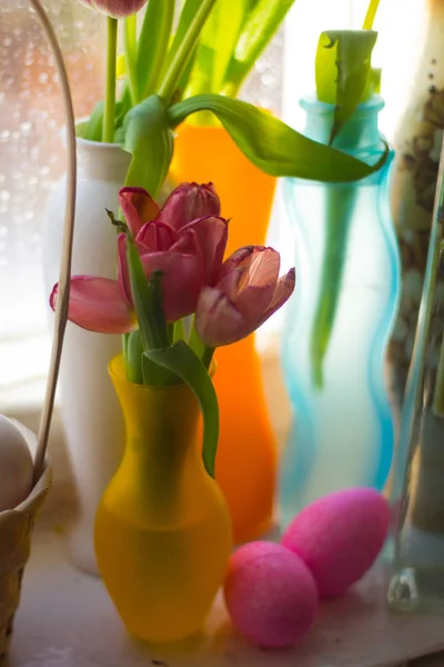 Œufs Pâques Dans Panier Des Fleurs — Photo