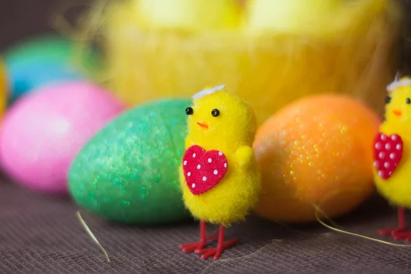 Světlé Barevné Velikonoční Vajíčka Kuřata — Stock fotografie