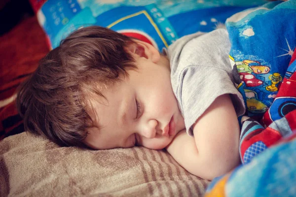 Vista Del Niño Durmiendo Cama —  Fotos de Stock