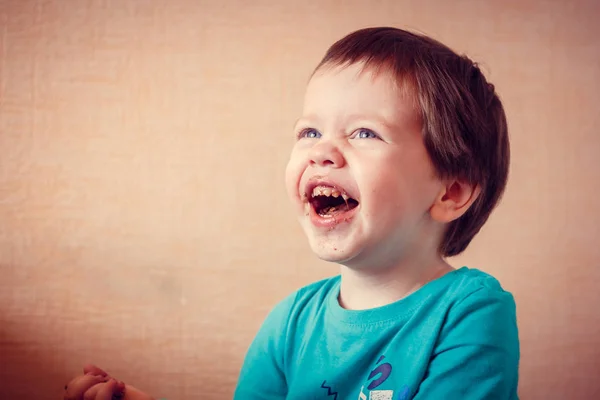 Retrato Menino Brincando Casa — Fotografia de Stock