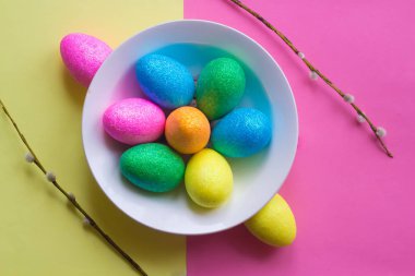 Parlak renkli Paskalya yumurtaları
