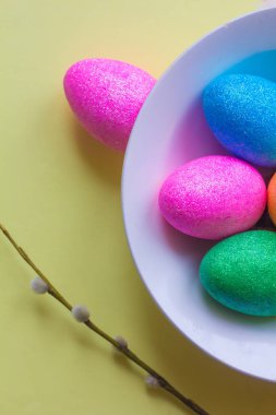 Parlak renkli Paskalya yumurtaları