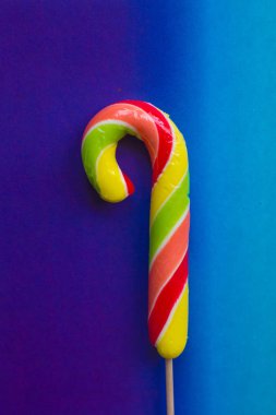 Parlak yeni yıl çizgili karamel 