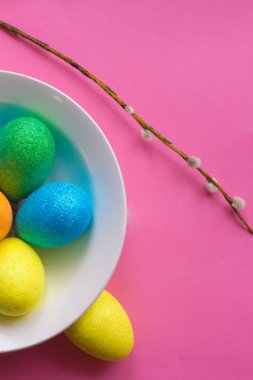 Parlak renkli Paskalya yumurtaları