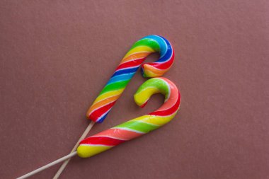 Parlak yeni yıl çizgili karamel 